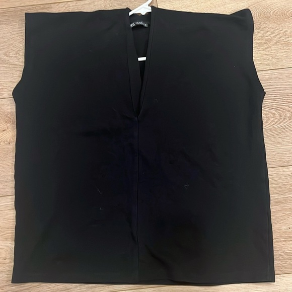 Zara women’s size medium square boxy V-neck, cap sleeve black 100% cotton top. - Picture 1 of 6